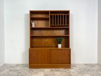 WMK Hochwertiges & sehr gut erhaltenes skandinavisches Designerregal von Poul Hundevad , Massivholz in Teak # Schrank Bücherschrank Bücherregal Sideboard Danish Design Mid-Century Vintage Teakholz Friedrichshain-Kreuzberg - Friedrichshain Vorschau