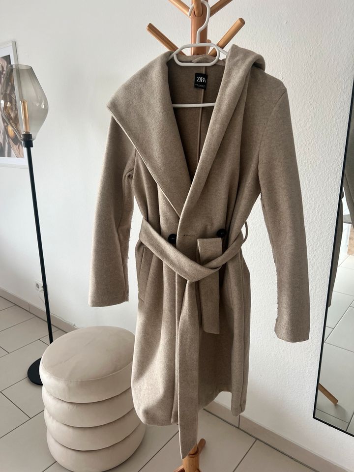 ZARA Mantel Bindegürtel Kapuze Beige in Bruchsal