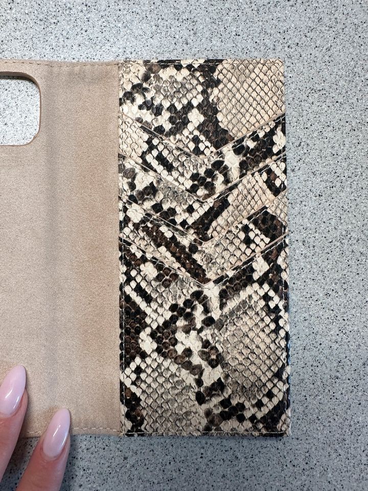 Ideal of Sweden iPhone 12 & 12 pro Sahara Snake Handy Tasche in Marl