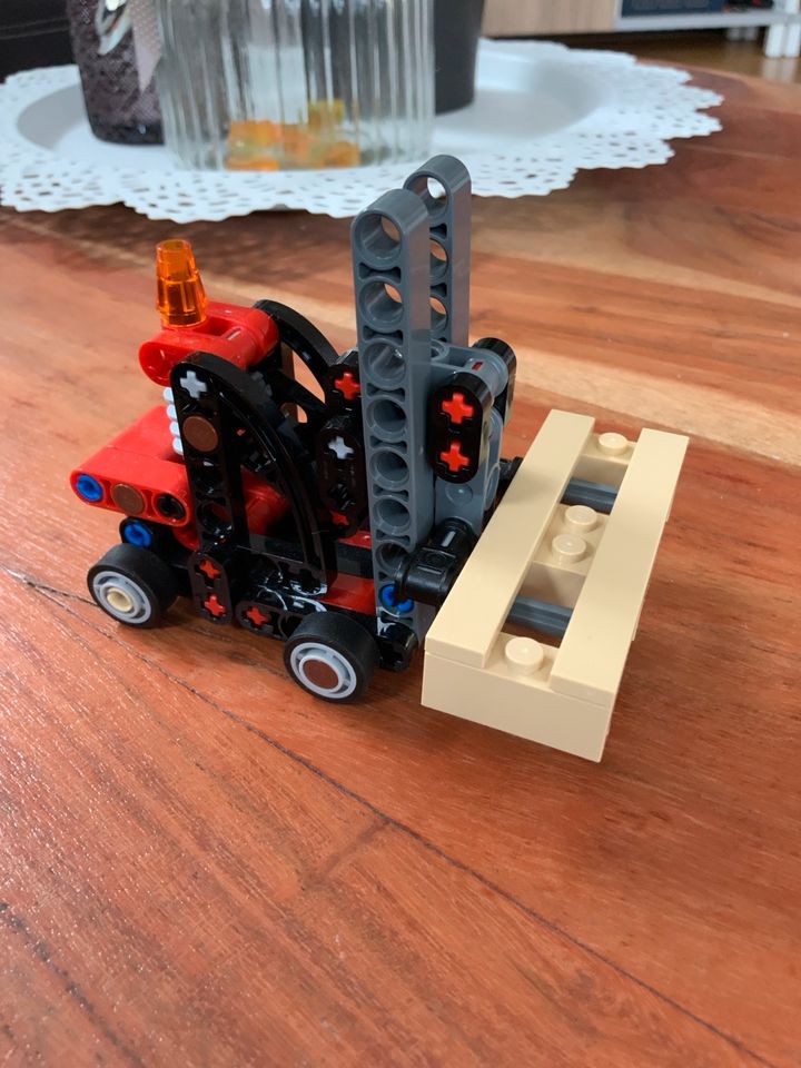 LEGO Technic 30655, Gabelstapler mit Palette in Treben