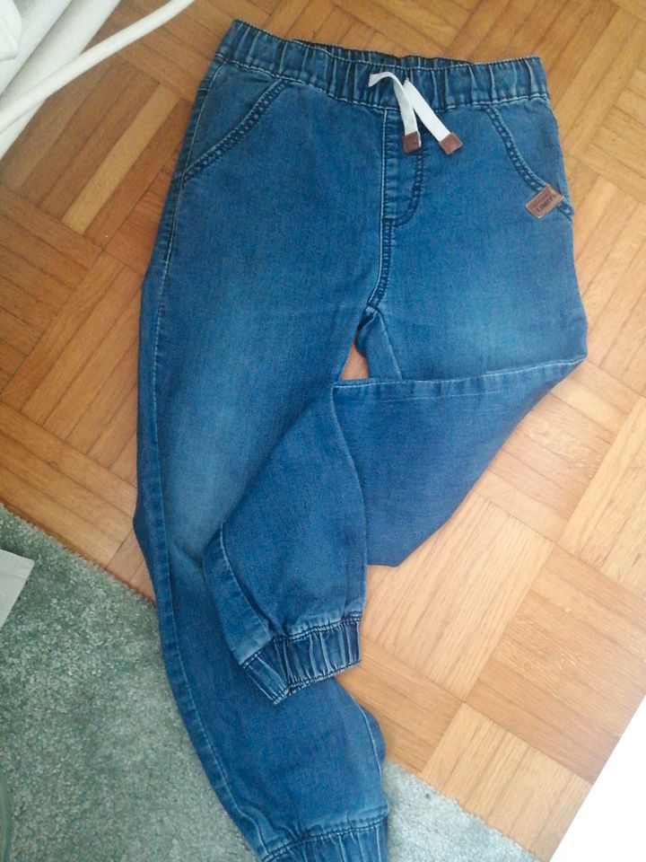 Jeans * Gr. 134 * blau * Yigga in Staufenberg