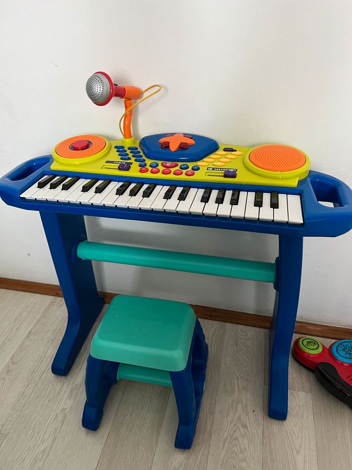 Kinder Keyboard Musik mit Hocker in München