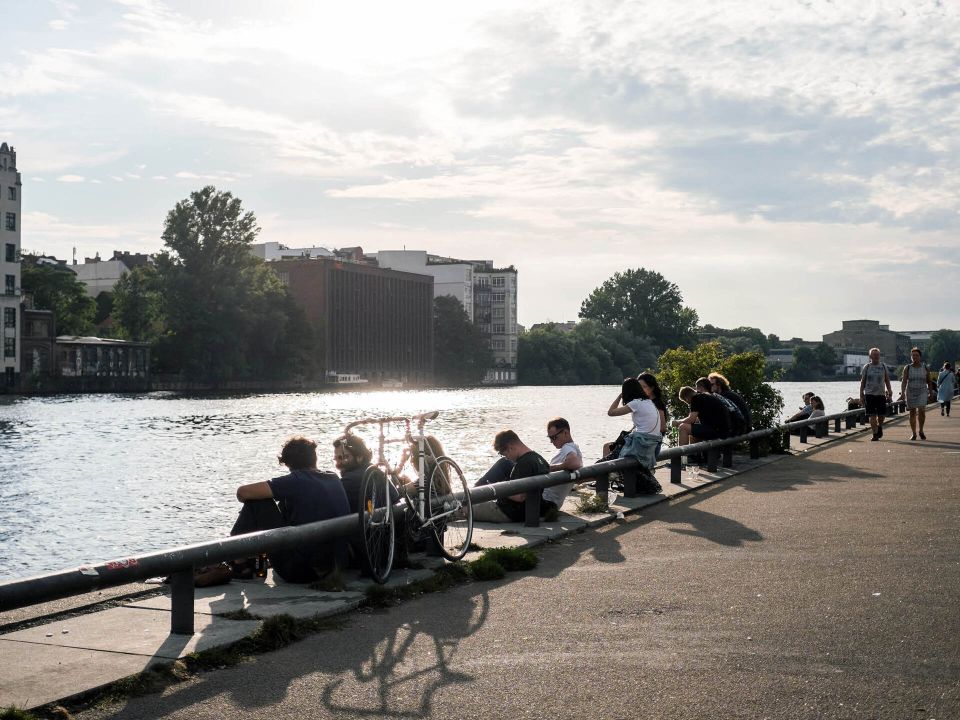 2 Dachgeschossrohlinge mit Potential zu Traumwohnungen im Szenekiez Kreuzkölln in Berlin