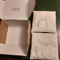 Dior Originalkarton mit 2 weißen Dior-Kissen Sachsen - Leutersdorf Vorschau