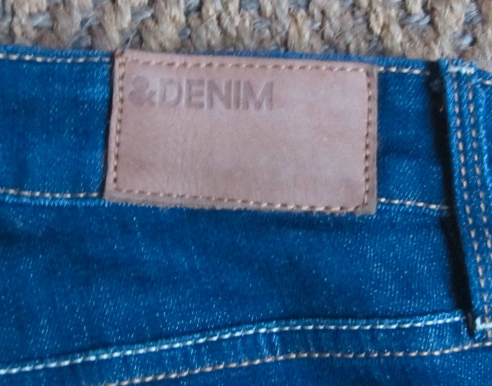 Blaue 5 Pocket Jeans Slime Regular Waist W26 x L32 &Denim H&M in Berlin