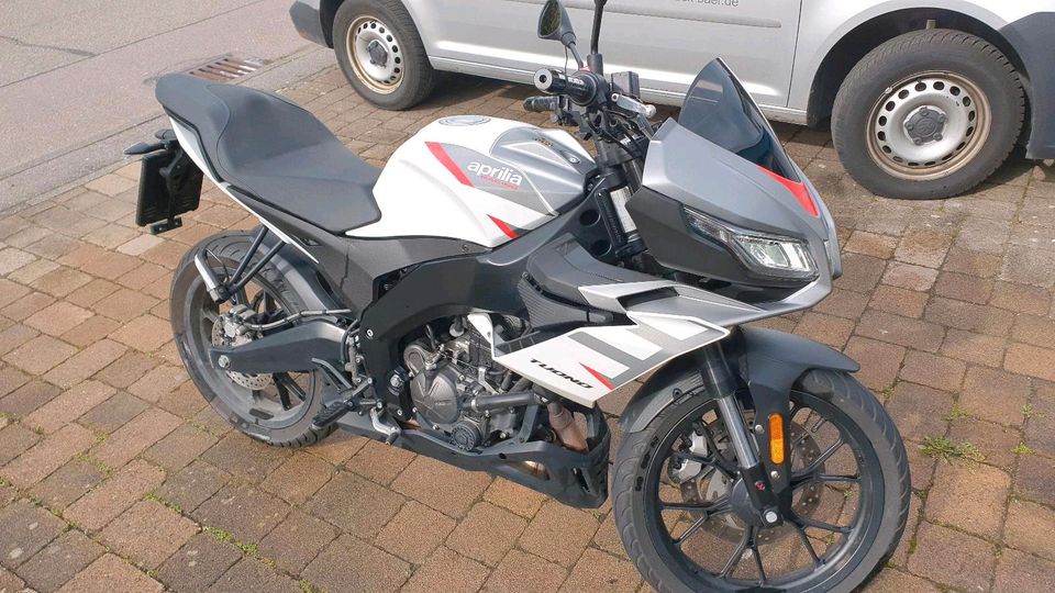 Aprilia tuono 125ccm weiß in Deißlingen