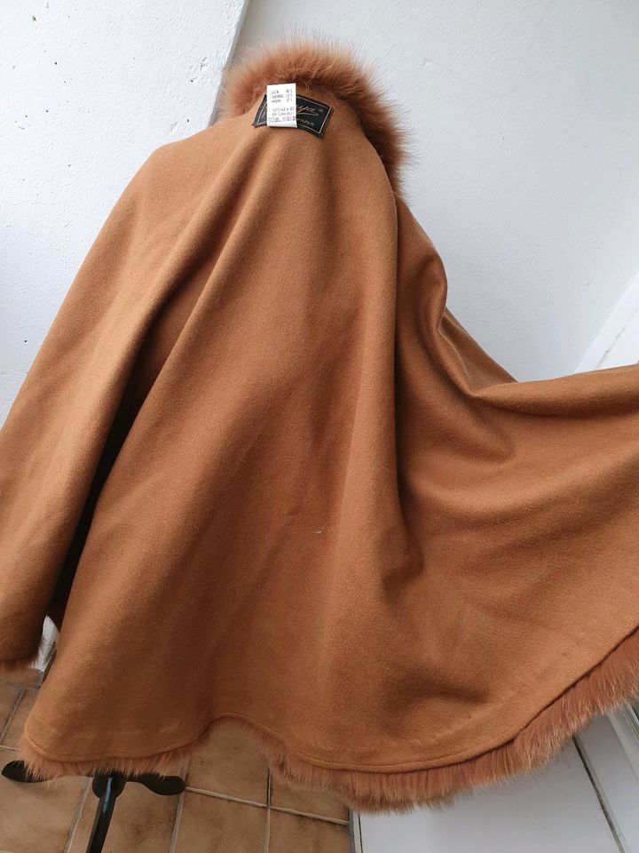 Kaschmir Woll Poncho braun Echtfell Pelz Fuchs Cape Mantel Jacke in Hof (Saale)