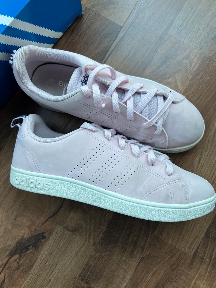 Adidas Sneakers Advantage Damen rosa Gr. 38 2/3, TOP in Rüsselsheim