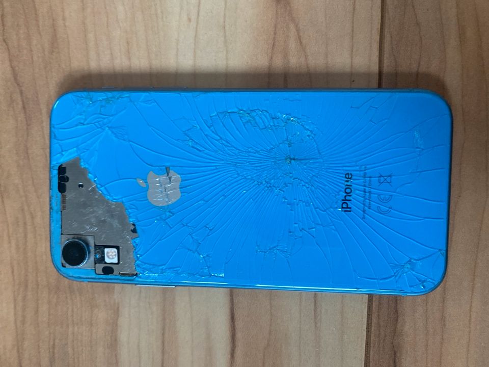 iPhone XR  256 gb blau defekt in Solingen