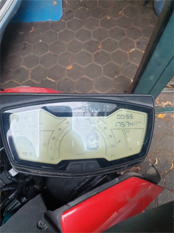 Aprilia SXR 50ccm 4 Takt Tacho digital mit 17574 tkm Tachometer in Düren