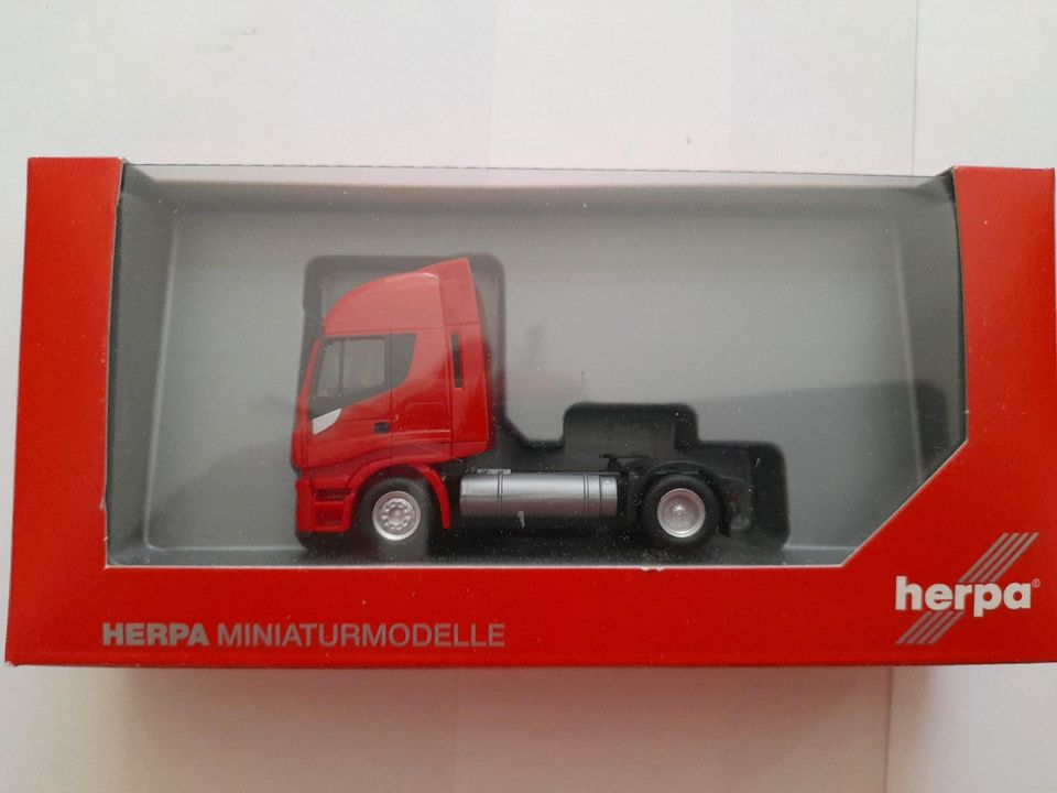 Herpa 312233 Iveco Stralis 460 NP ZM " ROT " in Hannover