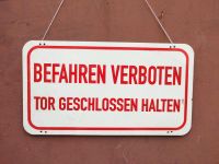 Schild Blechschild befahren verboten Tor geschlossen halten Berlin - Köpenick Vorschau