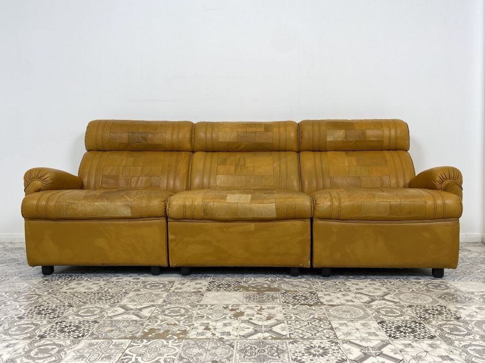 WMK Sehr schönes und äußerst bequemes Vintage Modularsofa mit Echtlederbezug und charaktervoller Patina # Sofa Couch 3-Sitzer Ledersofa Ledercouch Sitzgarnitur Design Loft Space Age Mid-Century in Berlin