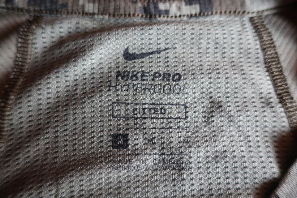 Nike Trainingsshirt Camouflage Digital-Optik in Berlin