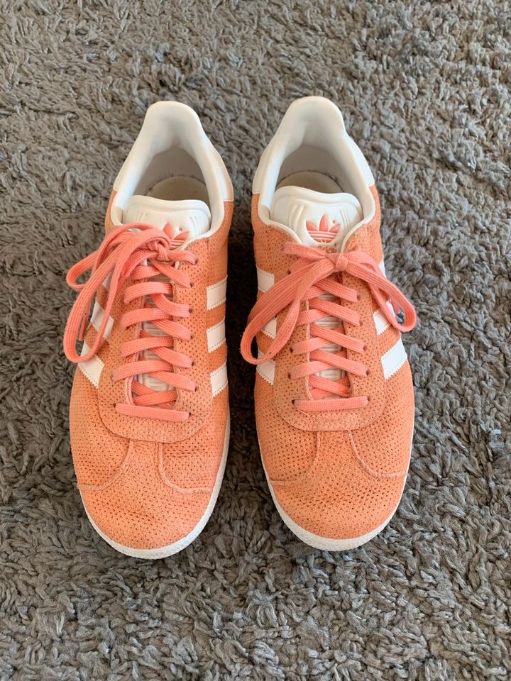 Sneaker Adidas Gazelle Koralle rosa orange Gr 41 1/3 Unisex in Erlangen