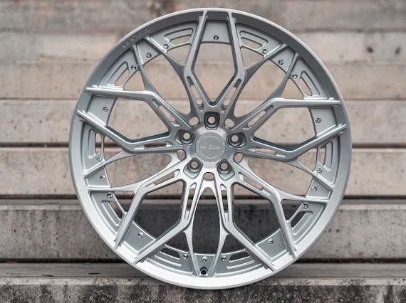 21 Zoll FORGED CONCAVE Felgen AMG GT 4-Türer GT63 S / BMW M5 M8 in Uhingen