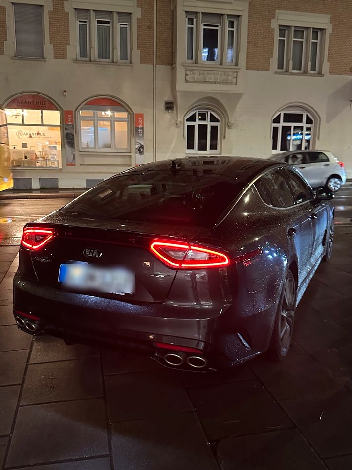 Kia stinger V6 4WD 366ps Top zustand in Stuttgart