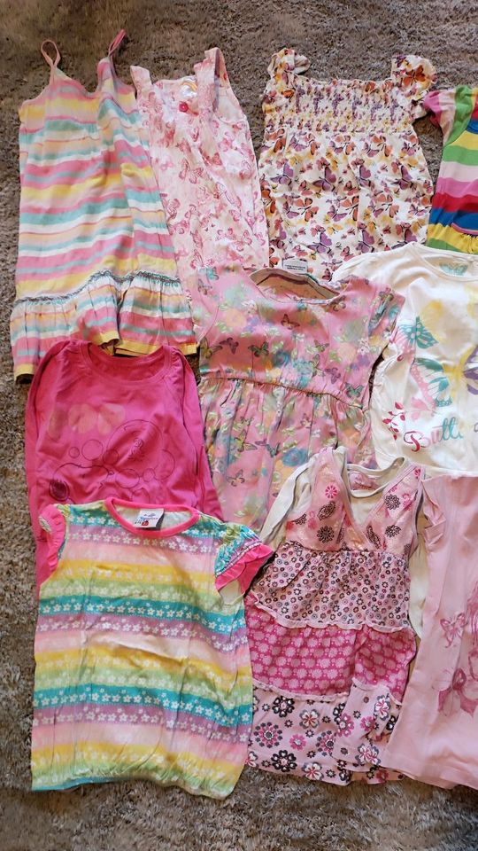 20 Teile Mädchen Sommer Kleider Paket Set 110 Rock Shirt Hose in Mahlow