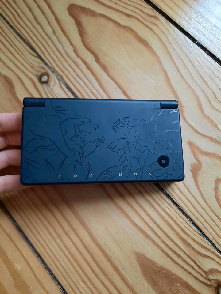 Nintendo DSi in schwarz Pokemon Edition in Rostock