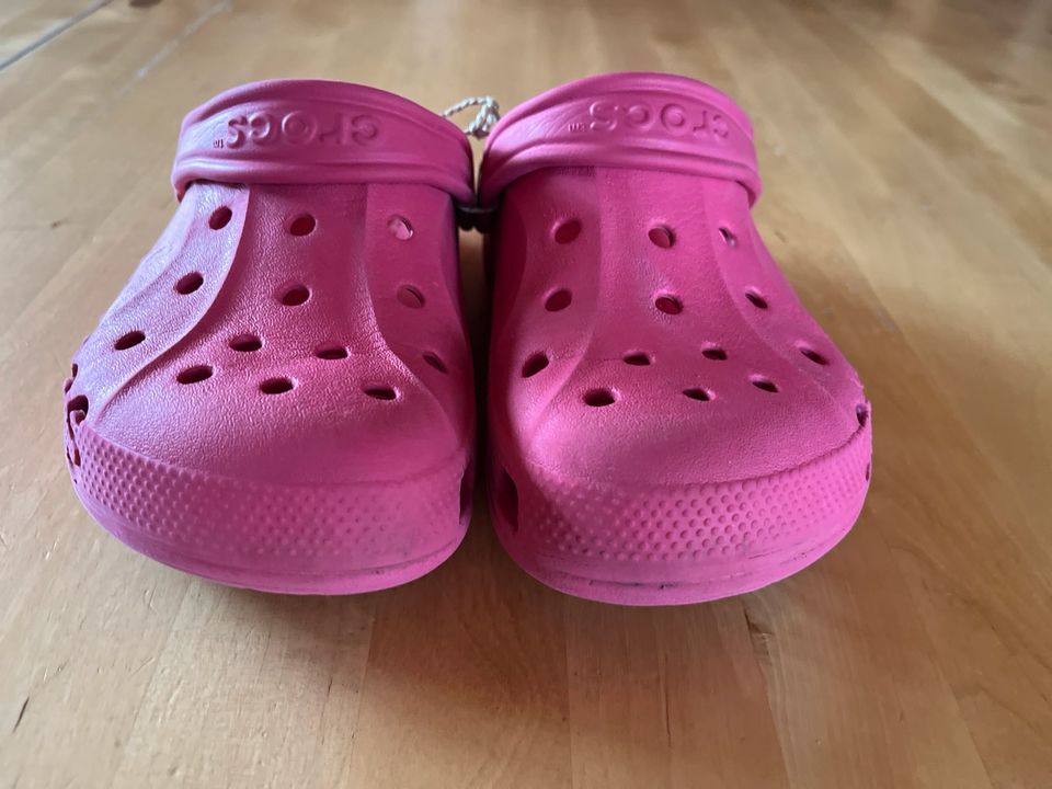 Crocs Schuhe / Sandalen - Gr. J1/3 - 32/33 in Mönchengladbach