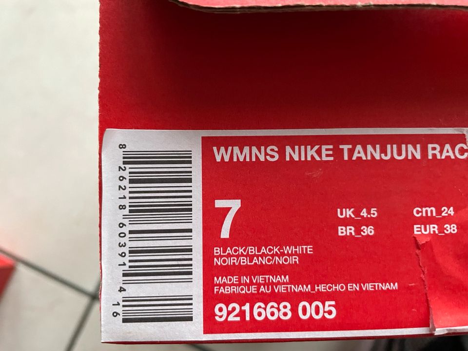 Nike Sneaker nagelneu Größe 38 in Welver