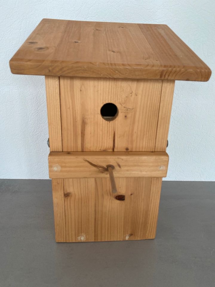 Minibar! Holz Vogelhaus mit Platz für Flasche Schnaps und Glas in Nordhorn