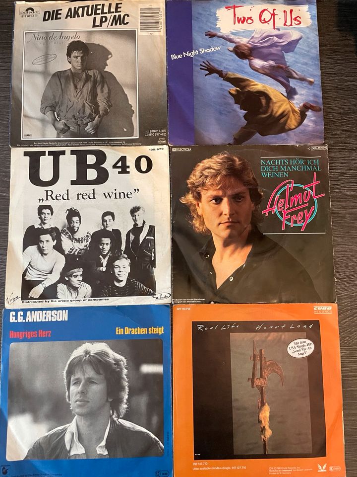 Schallplattensammlung 80er Singles in Duisburg