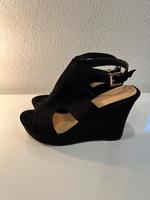 Sandalen schwarz mit Plateau, Größe 39 / 6 Baden-Württemberg - Ostfildern Vorschau