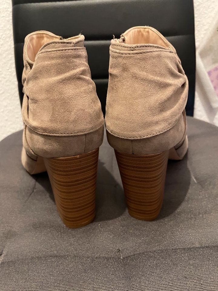 Neuwertig Damen Stiefeletten Halbstiefel von Anna Field - Gr. 40 in Görlitz