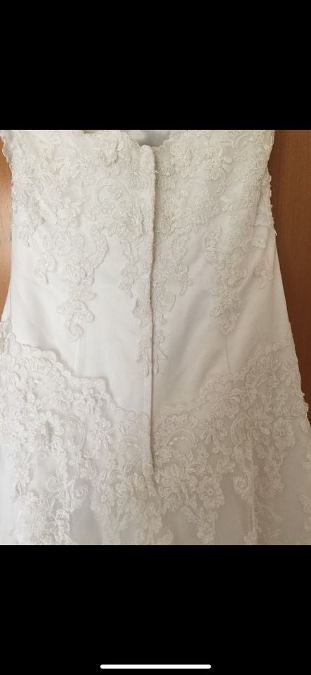 Brautkleid der Marke Divina Sposa Paris inkl. Jäckchen, Schleier in Püttlingen