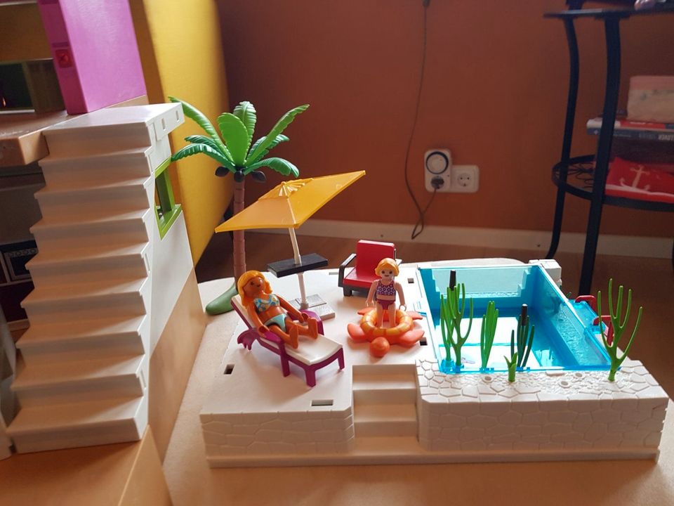 Playmobil Luxusvilla Mit Pool und Einrichtung in Hamburg