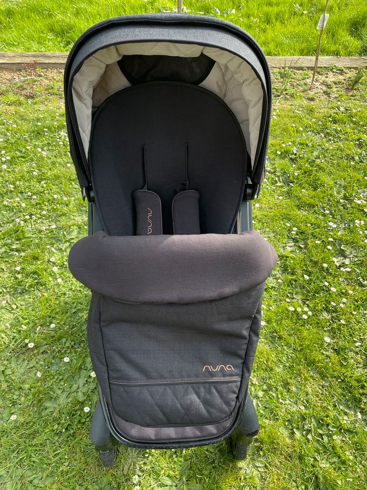 Nuna Demi Grow Kinderwagen mit Babywanne in Kirchhain