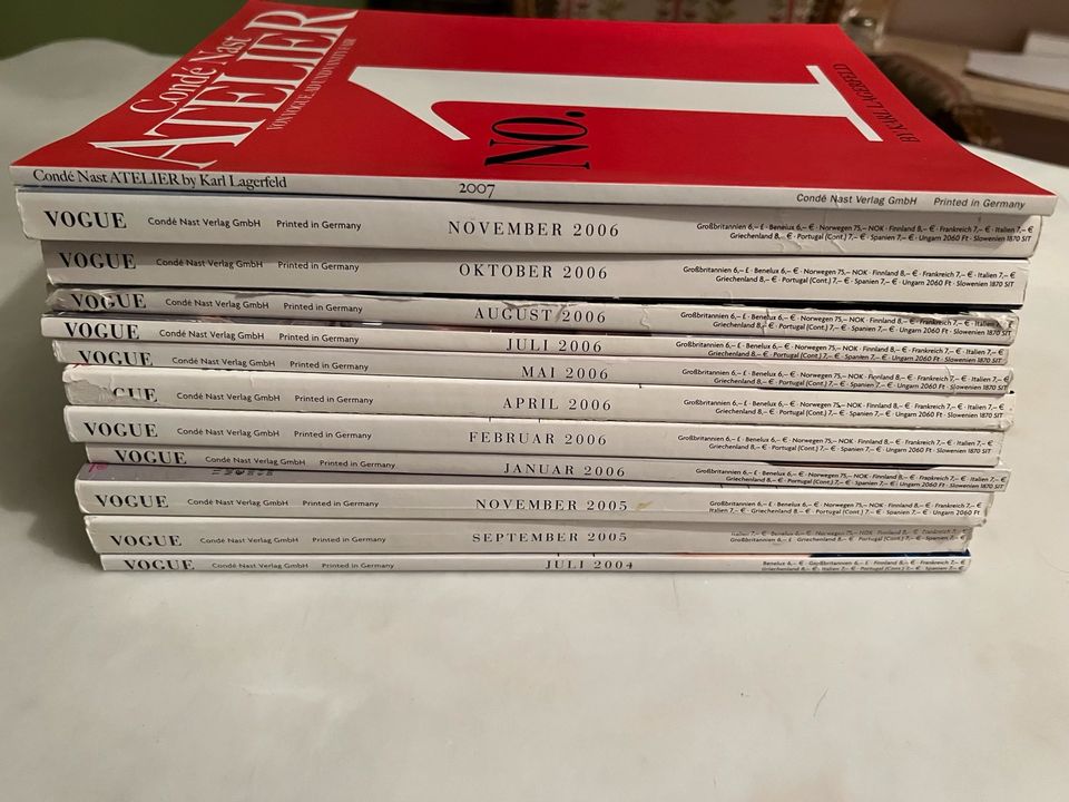 unterschiedliche VOGUE Zeitschriften Jahressamlungen und Jubeleum in Düsseldorf
