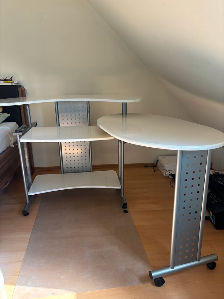 Schreibtisch weiß schwingbar , gut Zustand in Bad Homburg