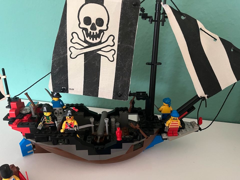 Piratenschiff und eine Burg  Lego 6276 Lego System 6260 Lego 6234 in Markgröningen