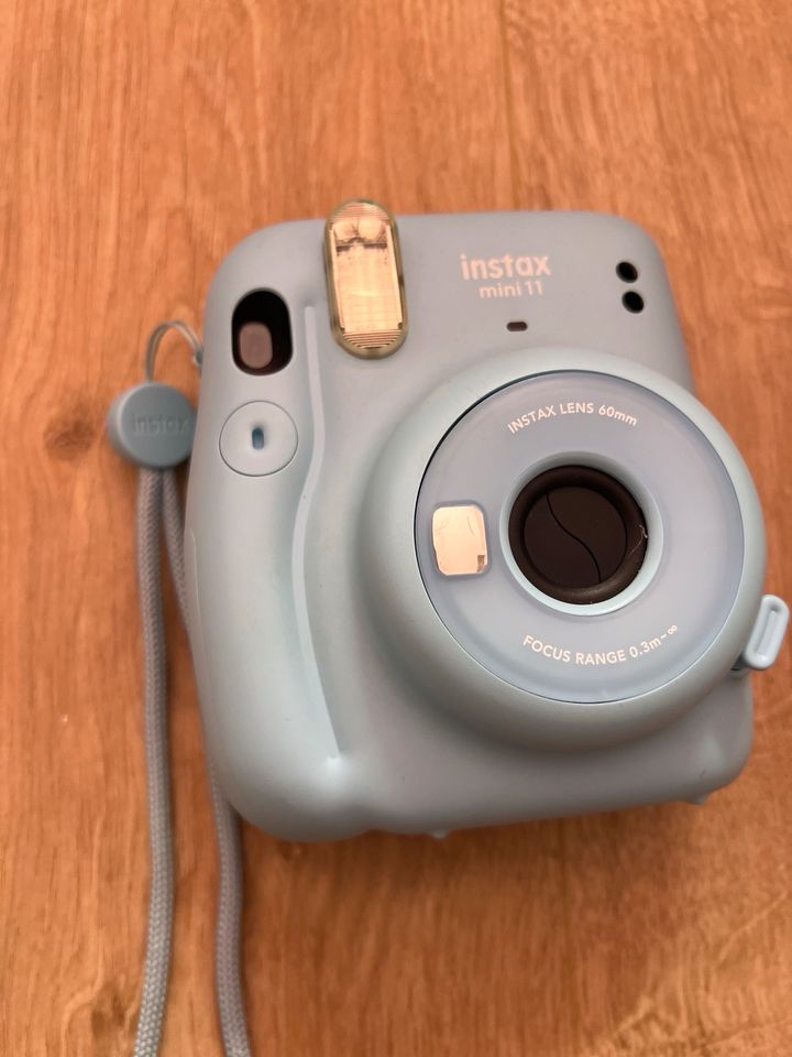 Blaue Instax Kamera 11 mini hellblau (mit Tasche) in Bocholt
