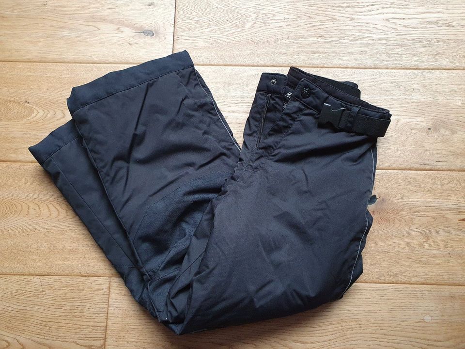 schwarze Schneehose Ski Hose von H&M Gr. 140 in Aurich