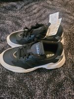 Sportschuhe von Adidas schwarz-weiß Kr. München - Höhenkirchen-Siegertsbrunn Vorschau