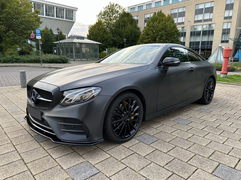 Mercedes-Benz E 220 d Coupe AMG/PANO/Widesc/Comand/20ZOLL in Wuppertal