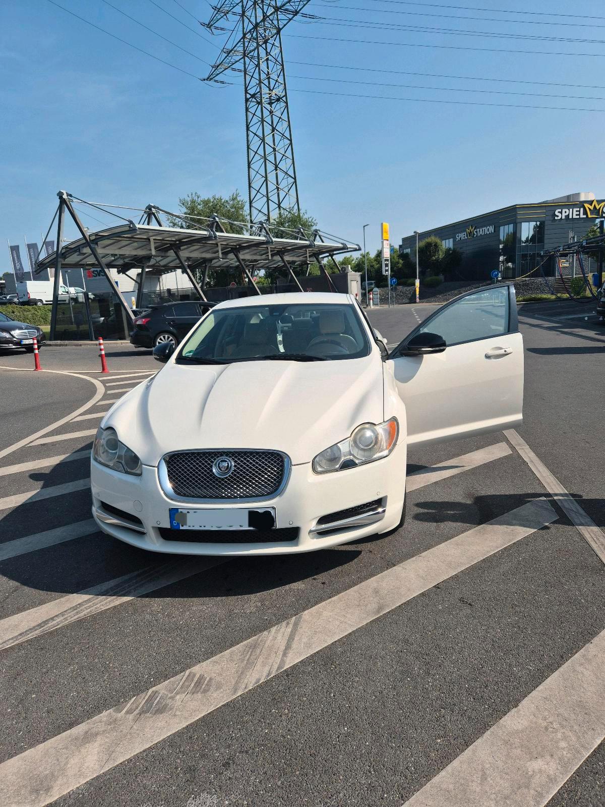 Abbildung des Autos Jaguar XF S  Sportwagen …