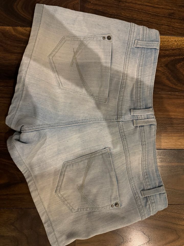 hellblaue Jeansshorts von Pimkie in Größe 40 in Ostercappeln