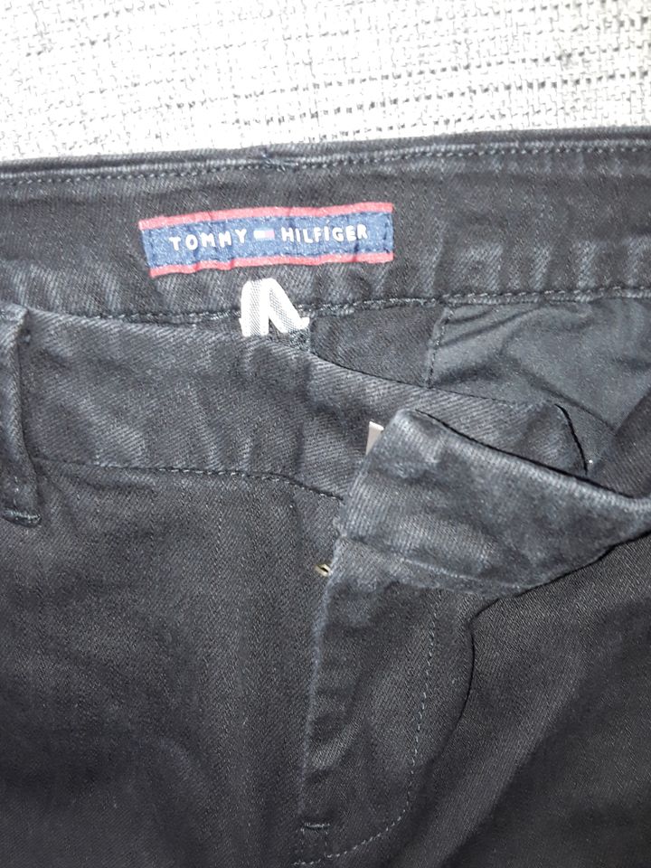 Tommy Hilfiger Jeans Gr. 40 fast neu in Kreuzau