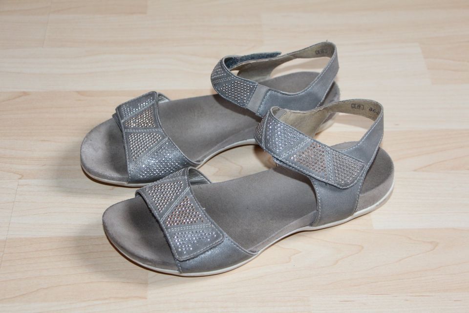 RIEKER Sandaletten Sandalen Gr. 38 grau Glitzer Fußbett in Rechlin