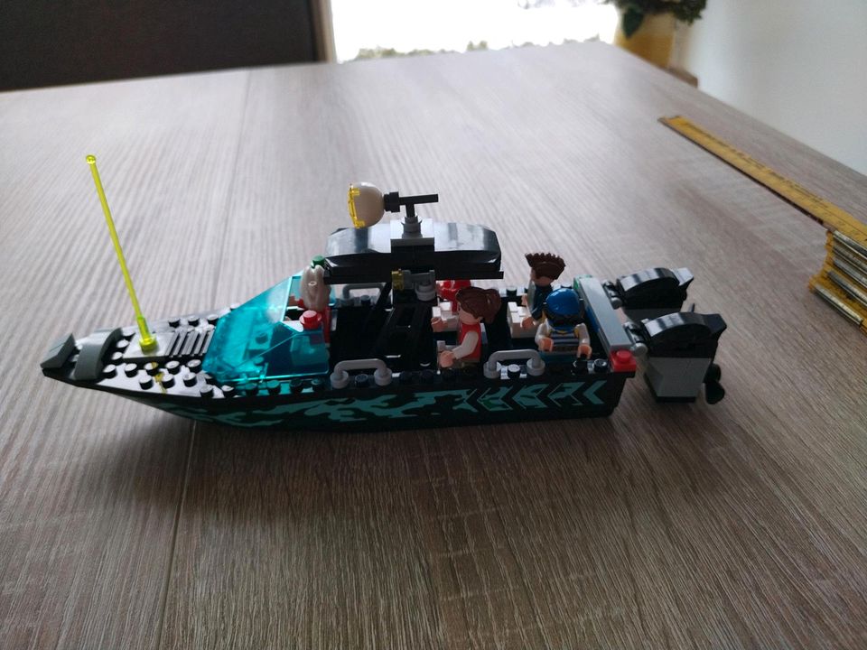 Piratenschiff aus Bausteinen in Bernried