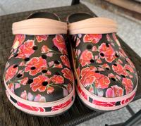 Crocs Clogs Schuhe Garten Damen Größe 41-42 Blumen schwarz Niedersachsen - Emden Vorschau