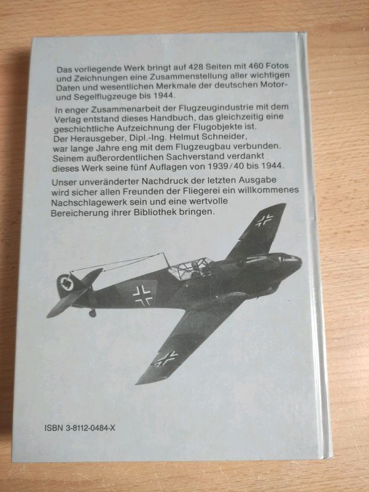 Helmut Schneider "Flugzeug-Typenbuch". in Kalletal