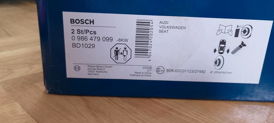 Bosch Bremsen Set vorne+hinten Bremsscheiben+Bremsbeläge VW Golf in Seesen