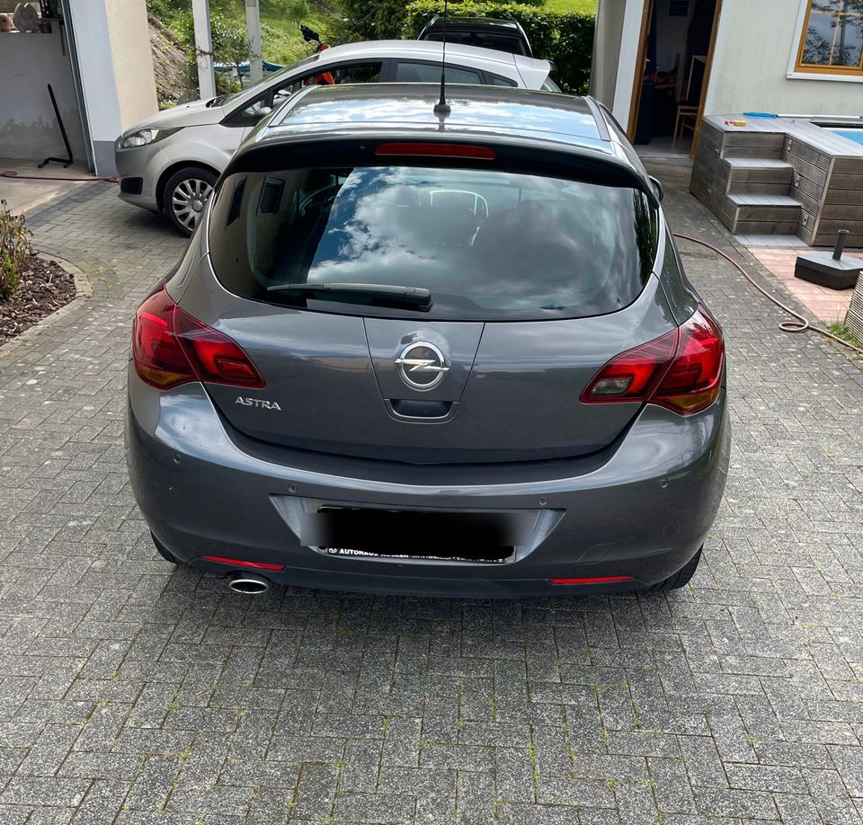 Opel Astra J in Steinebach (Sieg)