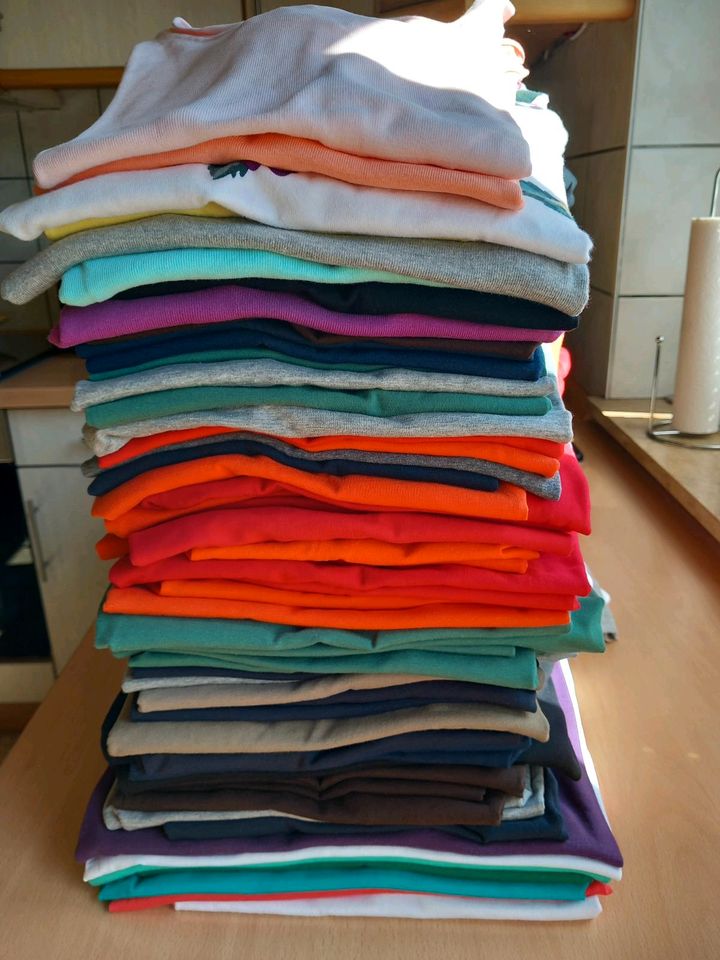 Damen T-Shirts kurzarm verschiedene Farben in Wolfsburg