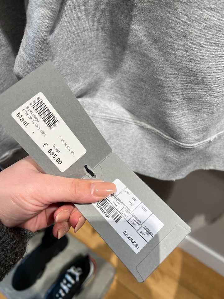 BALENCIAGA Sweatshirt S-M in Düsseldorf